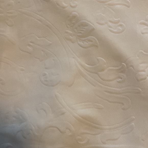 White top - Picture 2 of 3